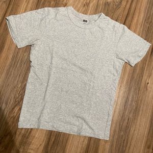 Uniqlo Men’s Gray Short Sleeves Shirt S